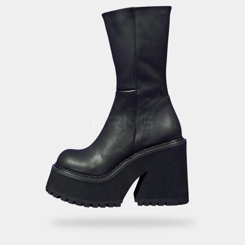 Black Boots Aesthetic for women and fashion techwear style