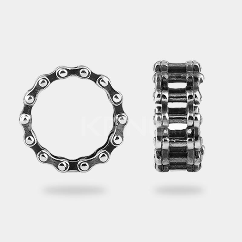 Chain silver ring for fashion techwear