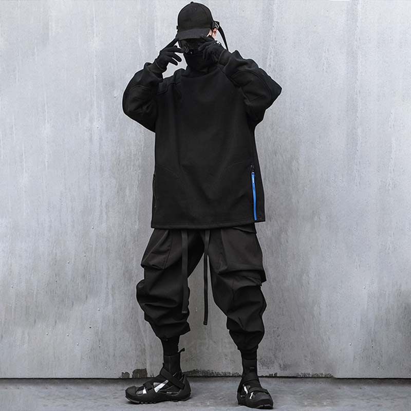 Man wearing darkwear outfit with a  black shinobi pant